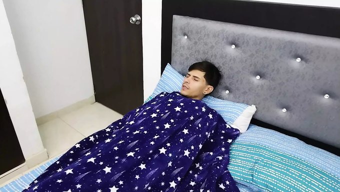 自然资产的性感护士勾引继兄自制邂逅
