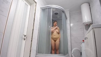 乌克兰美女沉迷于热辣...