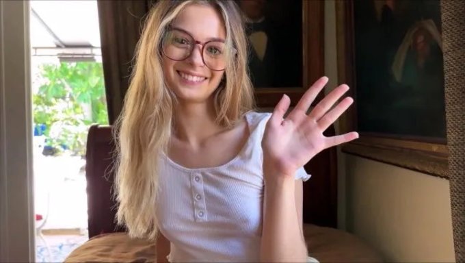 Alex Adams的pov,Molly Little的口交和家庭性爱 - 必看的视频