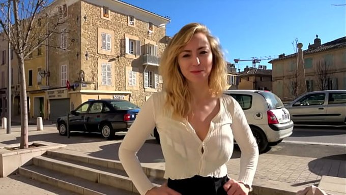 一个漂亮的金发大奶妹,Elisa Calvi的选角
