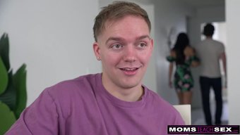火辣的新继母crys...