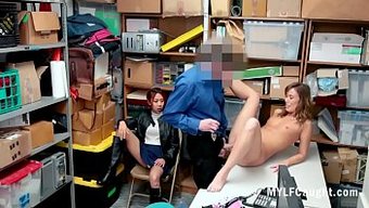 继母因为继女的错误被...