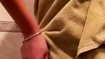 成熟和少女的熟女与陌...