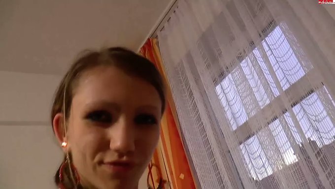 Beatrix Glower的业余肛交冒险