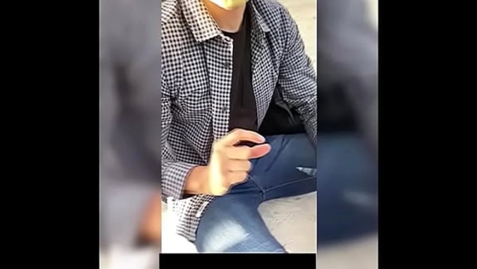 拉丁骚货为了钱在公共场合被摄像头操,答应被狠狠干一顿。