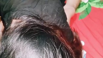 紧致的阴户和毛茸茸的...