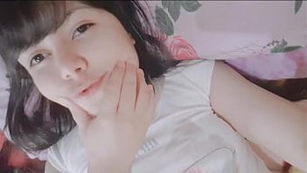 深色头发的少女han...