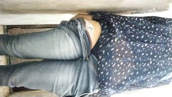 成熟的印度女人在家里...