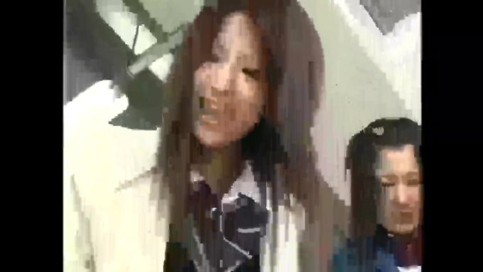 亚洲女孩参与激情的性爱大战