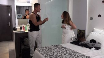 德国辣妹在旅馆房间里...