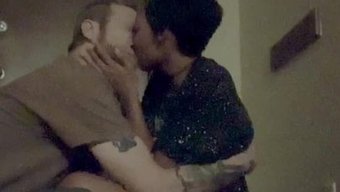 19岁的黑人女孩被猛烈地操