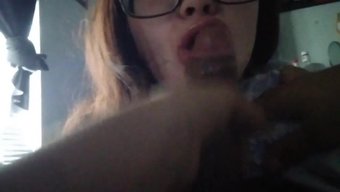 熟女业余爱好者口交和手交