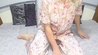 闭上眼睛和假阳具:独奏会话