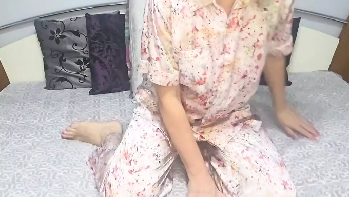 闭上眼睛和假阳具:独奏会话