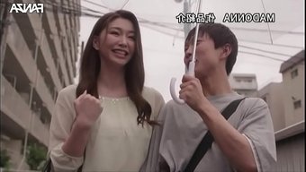 我的继母送给我毕业的...
