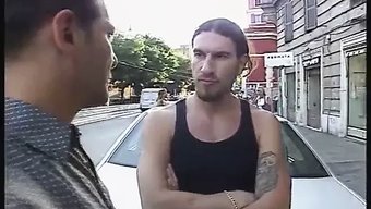 妈妈和女儿与继母进行...