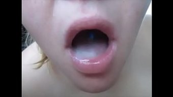 女友在车里脱光衣服口交