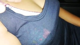 丰满的熟女在自制视频...