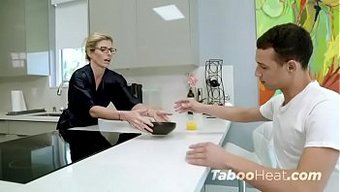 科里·蔡斯的成熟诱惑...