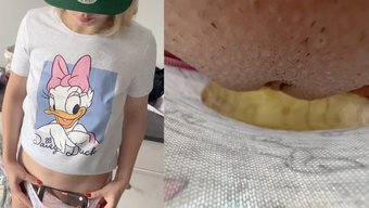 美国少女穿着内裤撒尿...