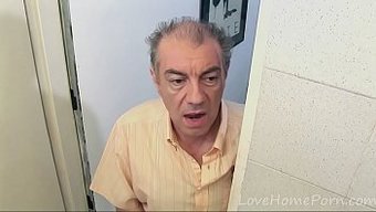 青少年给学长口交的自制视频