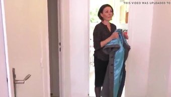 丰满的美熟女被猛烈地操