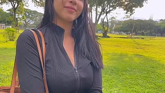熟女哥伦比亚娜在热辣...