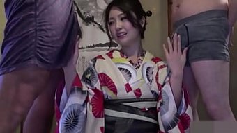 一个已婚的黑发日本女...