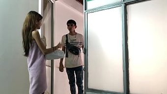 送货上门出了问题,他...