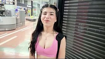 完美翘臀撩拨成商场肛交,最后喷射脸射,满足粉丝的幻想