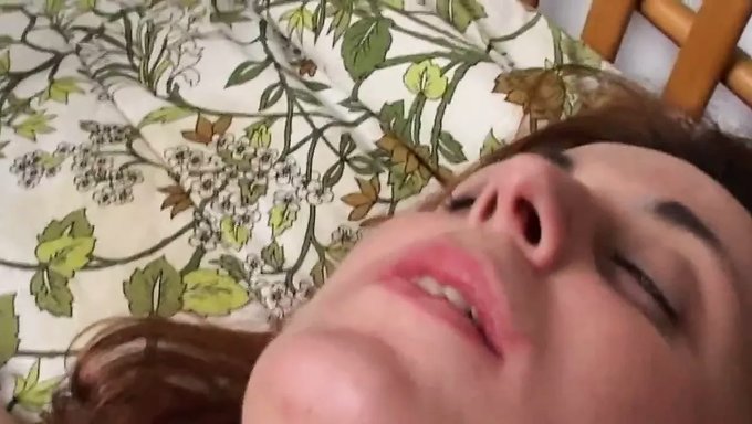 红发少女ivana口交并操她丈夫的阴茎