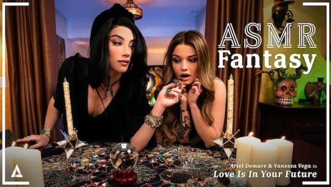 满意的客户与trans Fortune Teller Ariel Demure一起享受幻想