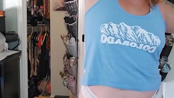 美丽的胖女人在业余视...