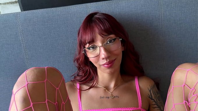 第一次和漂亮娇小的女优玩肛交体验