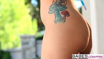 小巧的少女gabri...