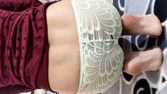 妈妈的大奶子和紧绷的...