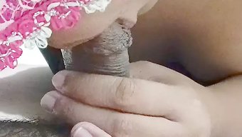 亚洲少女与继兄的亲密...