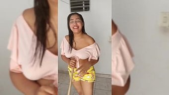 拉丁女孩得到了一个好...
