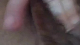 绿帽妻子被手指插入成...