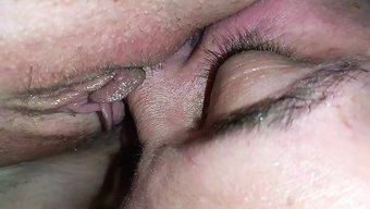 业余妻子享受被舔和猛烈射精