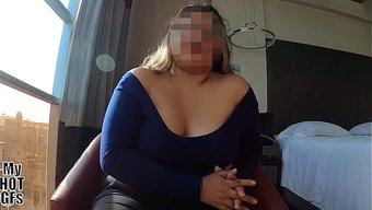 特写一个火辣又饥渴的...