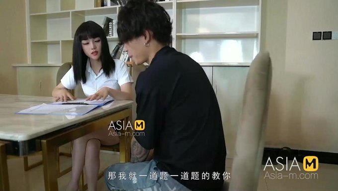 亚洲美女被操得脸都硬了