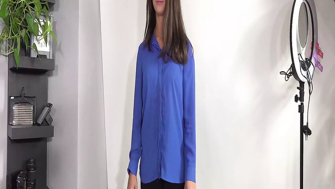 拥有大自然胸部的棕发少女在试镜时口交
