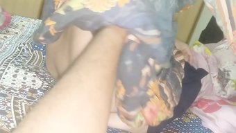 印度双性恋男子在公共...