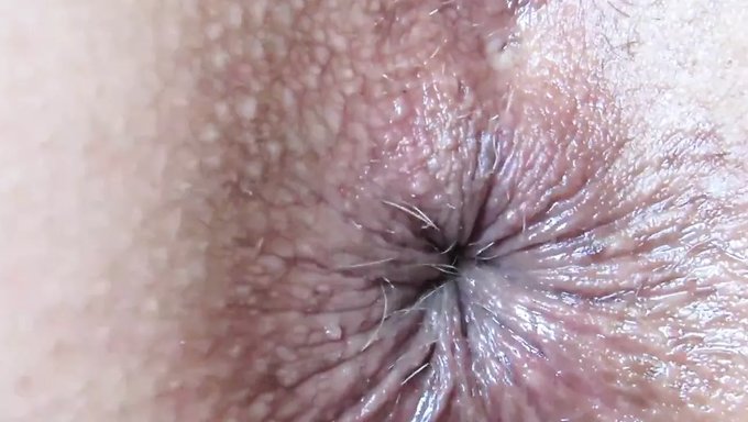 大阴蒂熟女在印度色情片中猛烈射精