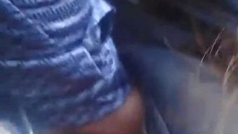 Deja的大屁股在高...