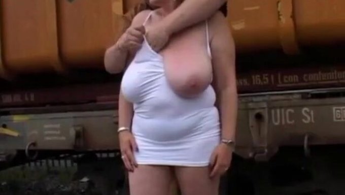 业余色情视频,特色是拥有巨大旅行车和大奶子的美丽胖女人