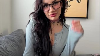 一个甜美而丰满的继女...