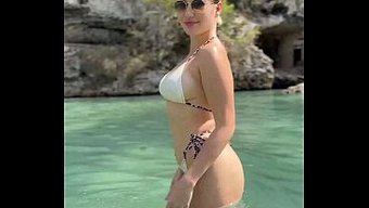 Amalia Davis休假了,但她还想被操和羞辱