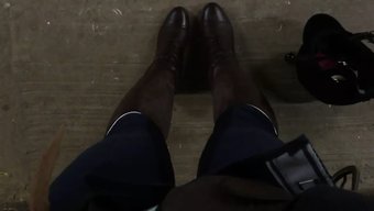 女孩们在谷仓里自慰